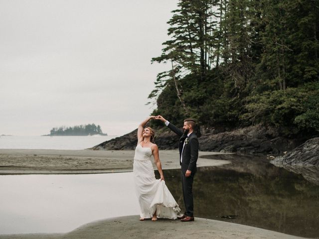 Joshua and Kirsten&apos;s wedding in Tofino, British Columbia 35