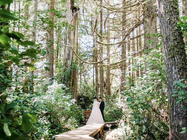 Dale and Kelsey&apos;s wedding in Tofino, British Columbia 9