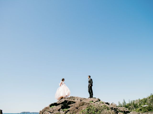 Dale and Kelsey&apos;s wedding in Tofino, British Columbia 26