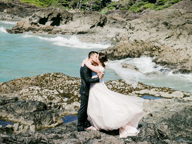 Dale and Kelsey&apos;s wedding in Tofino, British Columbia 29