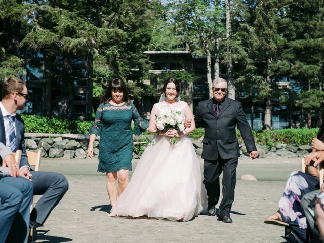 Dale and Kelsey&apos;s wedding in Tofino, British Columbia 52