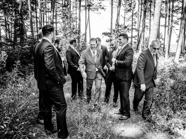 Mike and Cait&apos;s wedding in Gabriola, British Columbia 21