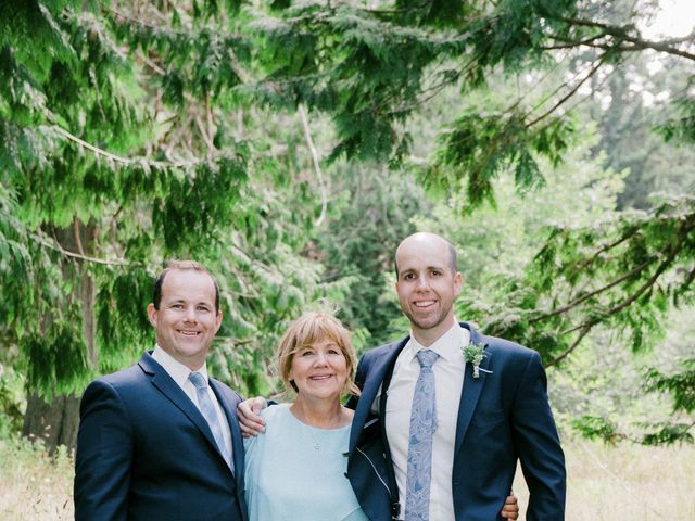 Mike and Cait&apos;s wedding in Gabriola, British Columbia 42