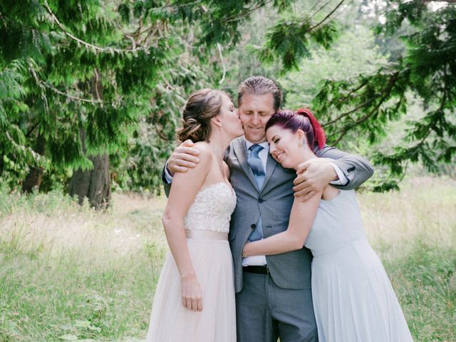 Mike and Cait&apos;s wedding in Gabriola, British Columbia 43