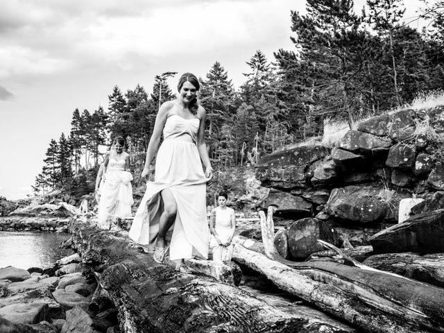 Mike and Cait&apos;s wedding in Gabriola, British Columbia 68