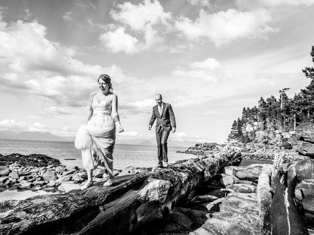 Mike and Cait&apos;s wedding in Gabriola, British Columbia 132