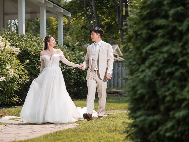 Yiwei and Jenny's wedding in Sainte-Anne-des-Plaines, Quebec 22