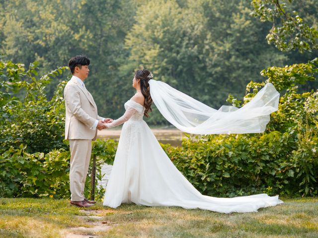 Yiwei and Jenny's wedding in Sainte-Anne-des-Plaines, Quebec 26