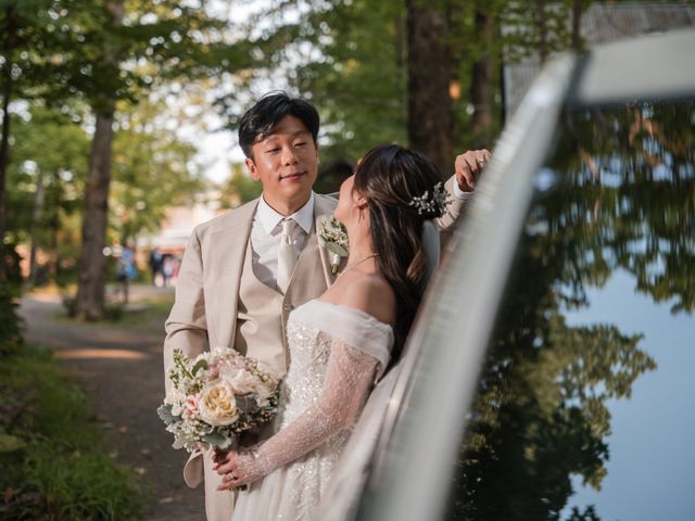 Yiwei and Jenny's wedding in Sainte-Anne-des-Plaines, Quebec 45