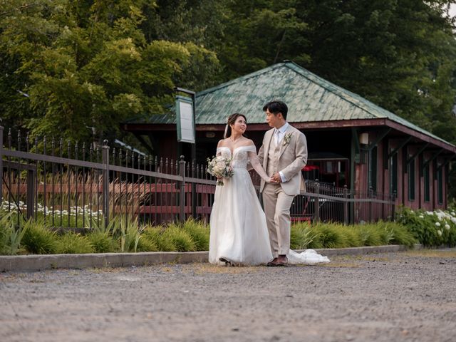 Yiwei and Jenny's wedding in Sainte-Anne-des-Plaines, Quebec 56