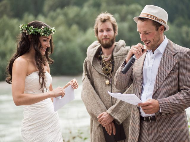 Jesse and Dannielle&apos;s wedding in Squamish, British Columbia 34