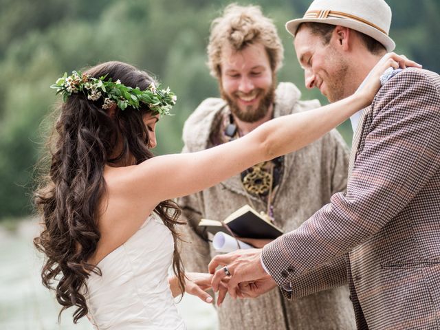 Jesse and Dannielle&apos;s wedding in Squamish, British Columbia 37