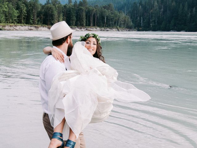 Jesse and Dannielle&apos;s wedding in Squamish, British Columbia 58