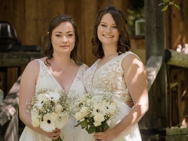 Vanessa and Lindsay&apos;s wedding in Golden, British Columbia 3