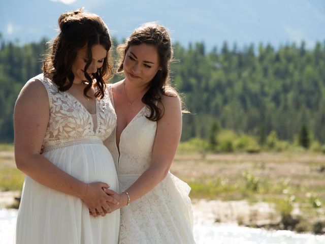 Vanessa and Lindsay&apos;s wedding in Golden, British Columbia 41