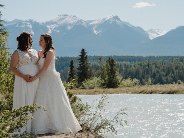 Vanessa and Lindsay&apos;s wedding in Golden, British Columbia 43