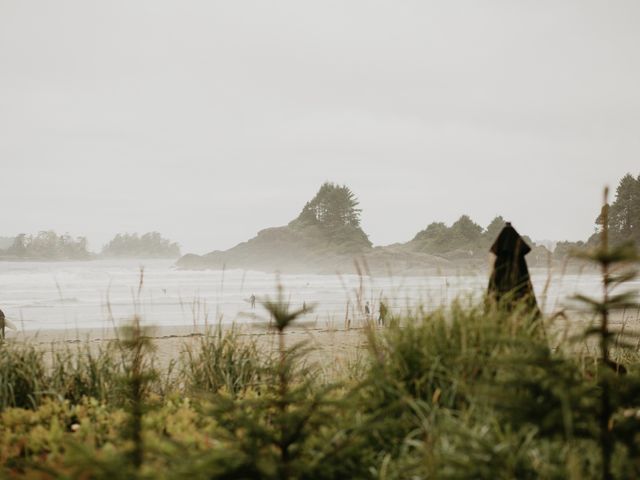 Tyler and Kaisha&apos;s wedding in Tofino, British Columbia 8