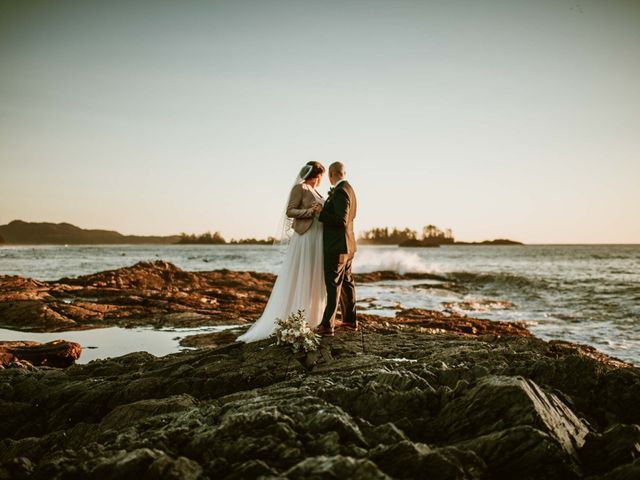 Jason and Mia&apos;s wedding in Tofino, British Columbia 23