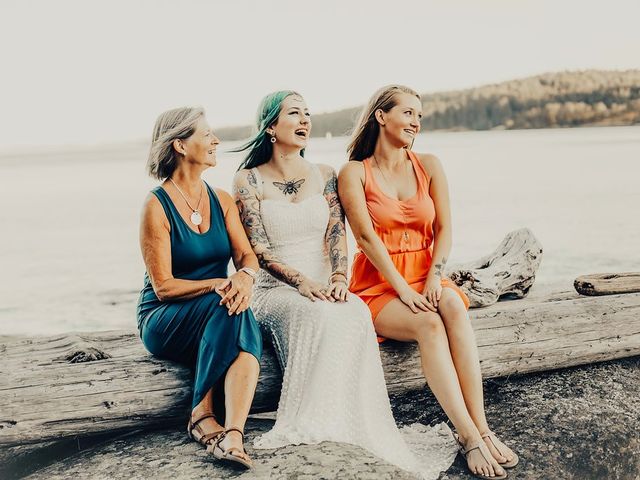 Justin and Stephanie&apos;s wedding in Gabriola, British Columbia 58