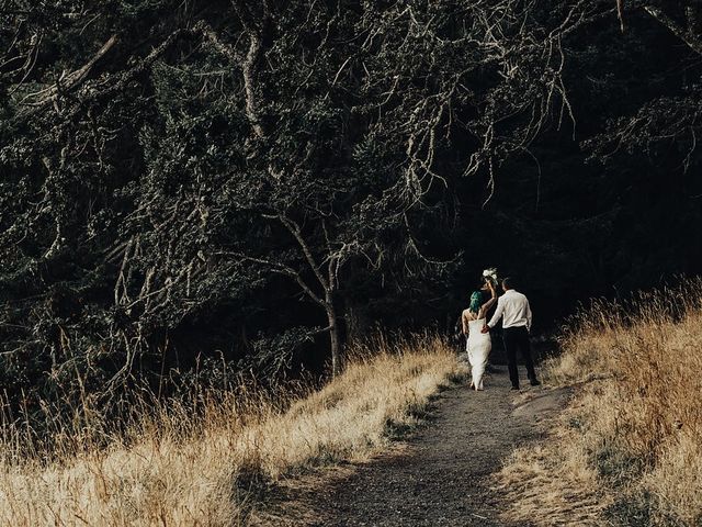 Justin and Stephanie&apos;s wedding in Gabriola, British Columbia 69