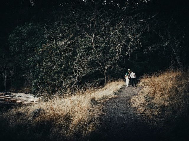 Justin and Stephanie&apos;s wedding in Gabriola, British Columbia 70