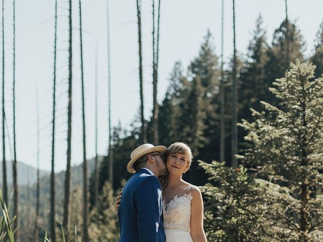 Jack and Emily&apos;s wedding in Bowen Island, British Columbia 53