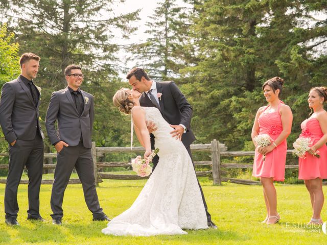 Carl and Vanessa&apos;s wedding in Lac-Delage, Quebec 32