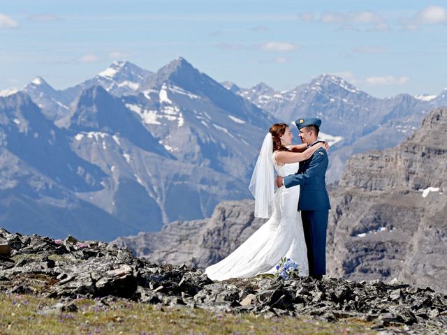 Dylan and Taylor&apos;s wedding in Banff, Alberta 17