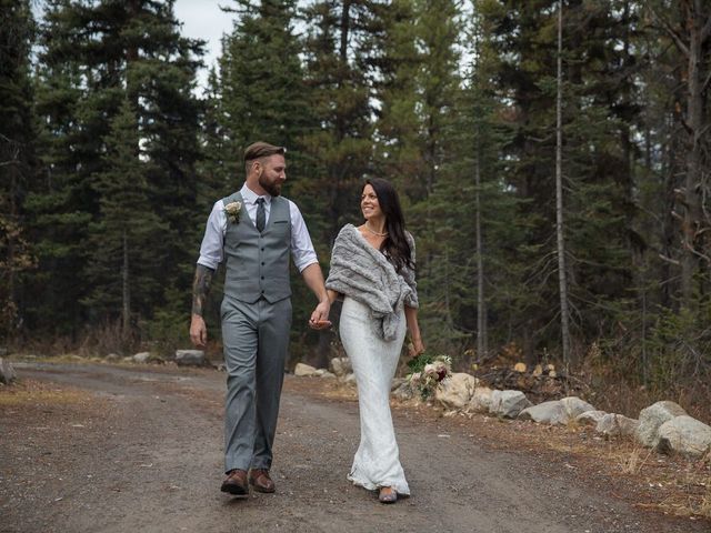 Melanie and Joel&apos;s wedding in Banff, Alberta 32