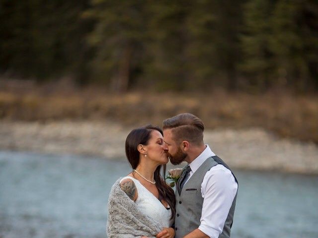 Melanie and Joel&apos;s wedding in Banff, Alberta 37