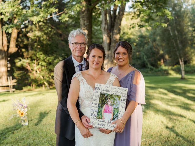 Stephen and Erin&apos;s wedding in Sutton, Quebec 33