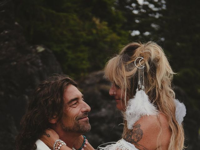 Sean and Margot&apos;s wedding in Tofino, British Columbia 9