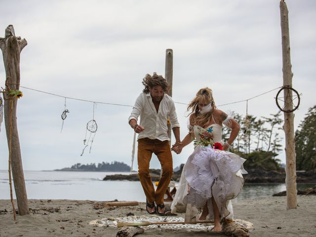 Sean and Margot&apos;s wedding in Tofino, British Columbia 15