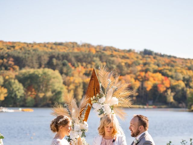 Evan and Amy&apos;s wedding in Huntsville, Ontario 3