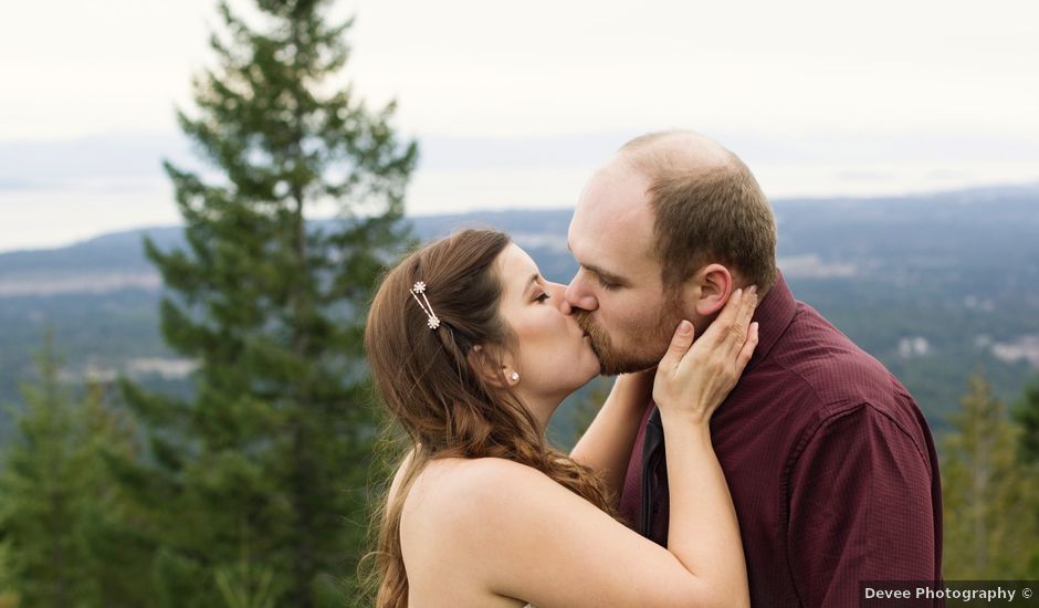 Chris and Willow's wedding in Qualicum Beach, British Columbia