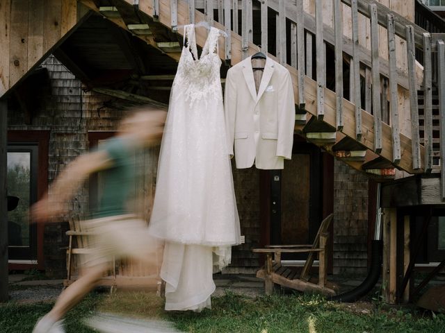 Vincent and Mikaela's wedding in Austin, Quebec 4