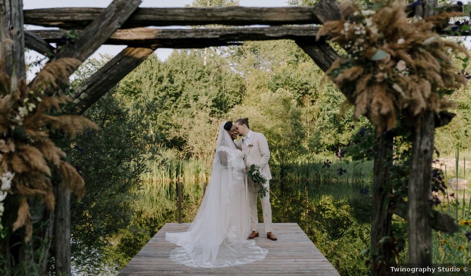 Vincent and Mikaela's wedding in Austin, Quebec