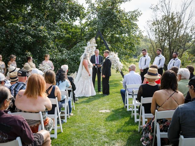 Jeremiah and Sarah&apos;s wedding in Lockport, Manitoba 9