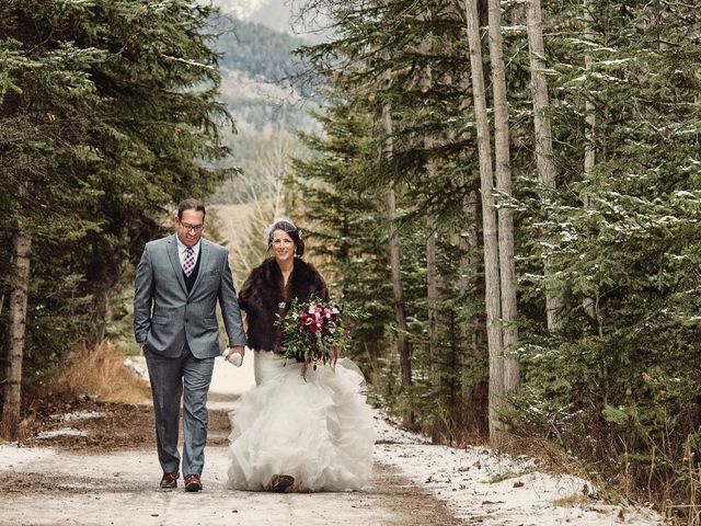 Warren and Elizabeth&apos;s wedding in Canmore, Alberta 34