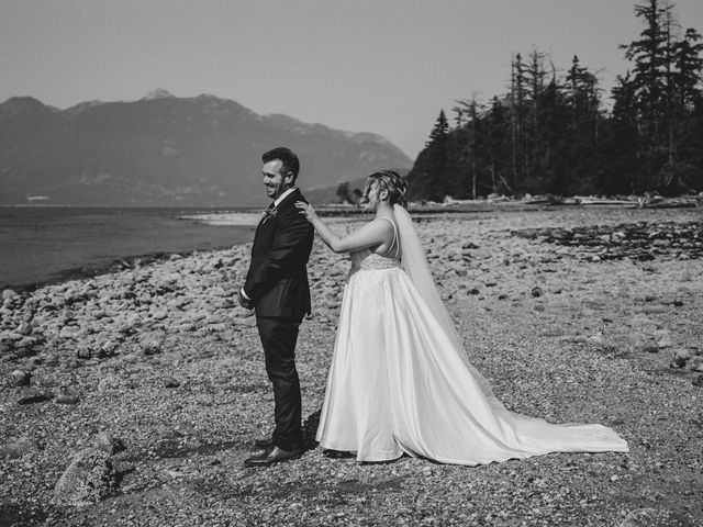 Troy and Jacqueline&apos;s wedding in Furry Creek, British Columbia 56