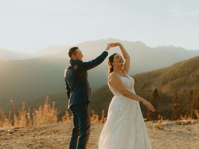 Justin and Aubrie&apos;s wedding in Squamish, British Columbia 19