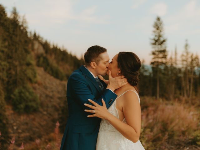 Justin and Aubrie&apos;s wedding in Squamish, British Columbia 29