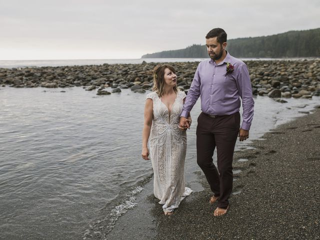Lukas and Cassandra&apos;s wedding in Port Renfrew, British Columbia 31