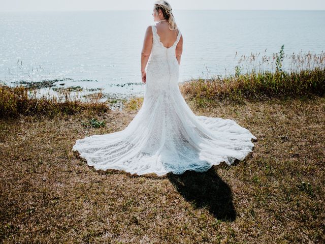 Kyle and Savannah&apos;s wedding in Grand Marais, Manitoba 8