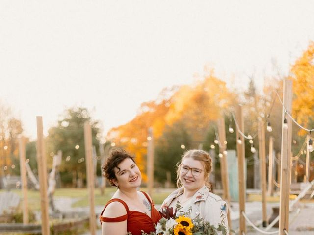 Stephen and Sara&apos;s wedding in Lyndhurst, Ontario 14