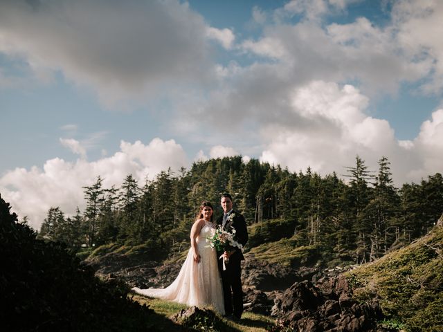 Colin and Megan&apos;s wedding in Tofino, British Columbia 19