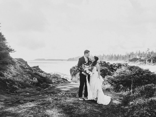 Colin and Megan&apos;s wedding in Tofino, British Columbia 24
