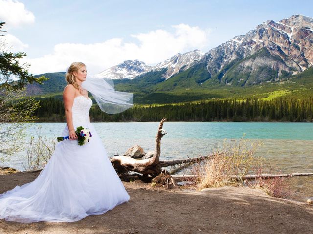 Justin and Sabrina&apos;s wedding in Jasper, Alberta 40