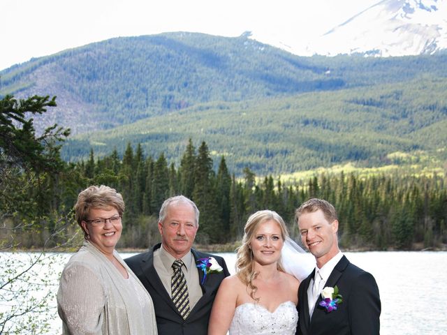 Justin and Sabrina&apos;s wedding in Jasper, Alberta 41