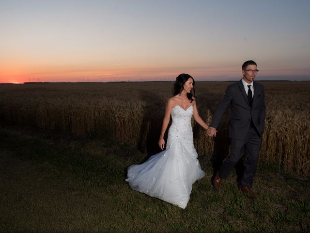 Lee and Tayvia&apos;s wedding in Grosse Isle, Manitoba 35